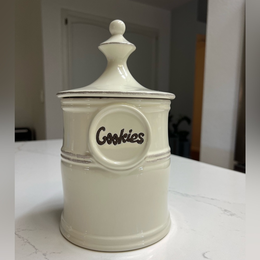 Cookie jar